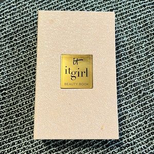 It Girl Beauty Book by IT Cosmetics